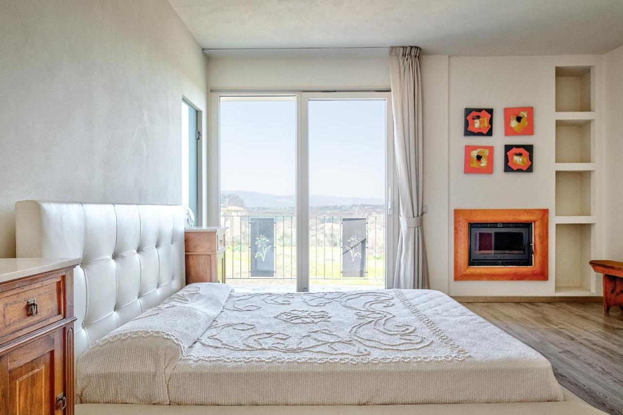 Villa Il Poggino - Modern House フォイアーノ・デッラ・キアーナ エクステリア 写真