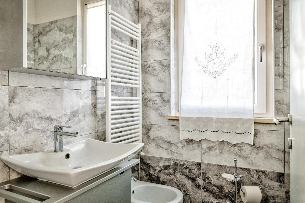 Villa Il Poggino - Modern House フォイアーノ・デッラ・キアーナ エクステリア 写真